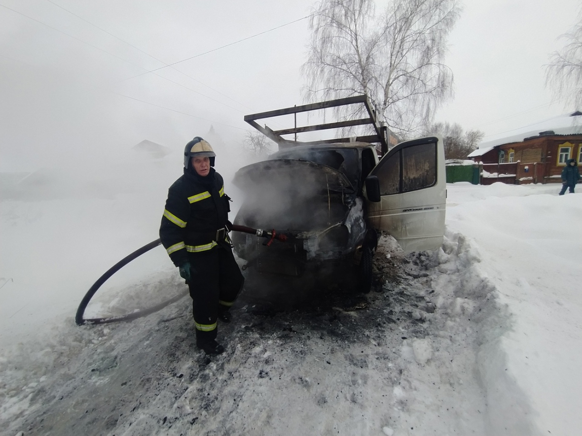 В Кимрах сгорел грузовой автомобиль "Газель-бизнес", оборудованный газо-балонным оборудованием фото 21