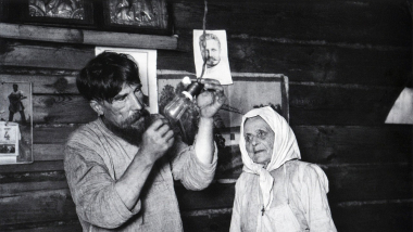 Лампочка Ильича, 1925. Фотограф Аркадий Шайхет