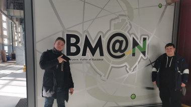 Илья Заводевкин и Андрей Дегодьев в экспериментальном зале BM@N